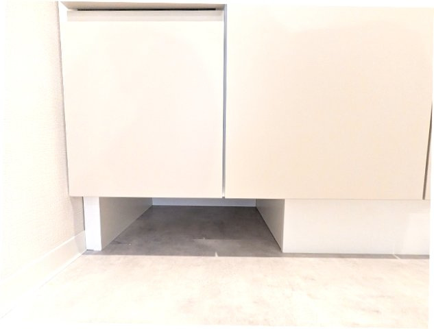 SEASON FLATS浅草六丁目の設備|トイレと独立した洗面脱衣室の洗面台下にはヘルスメーターストックあります