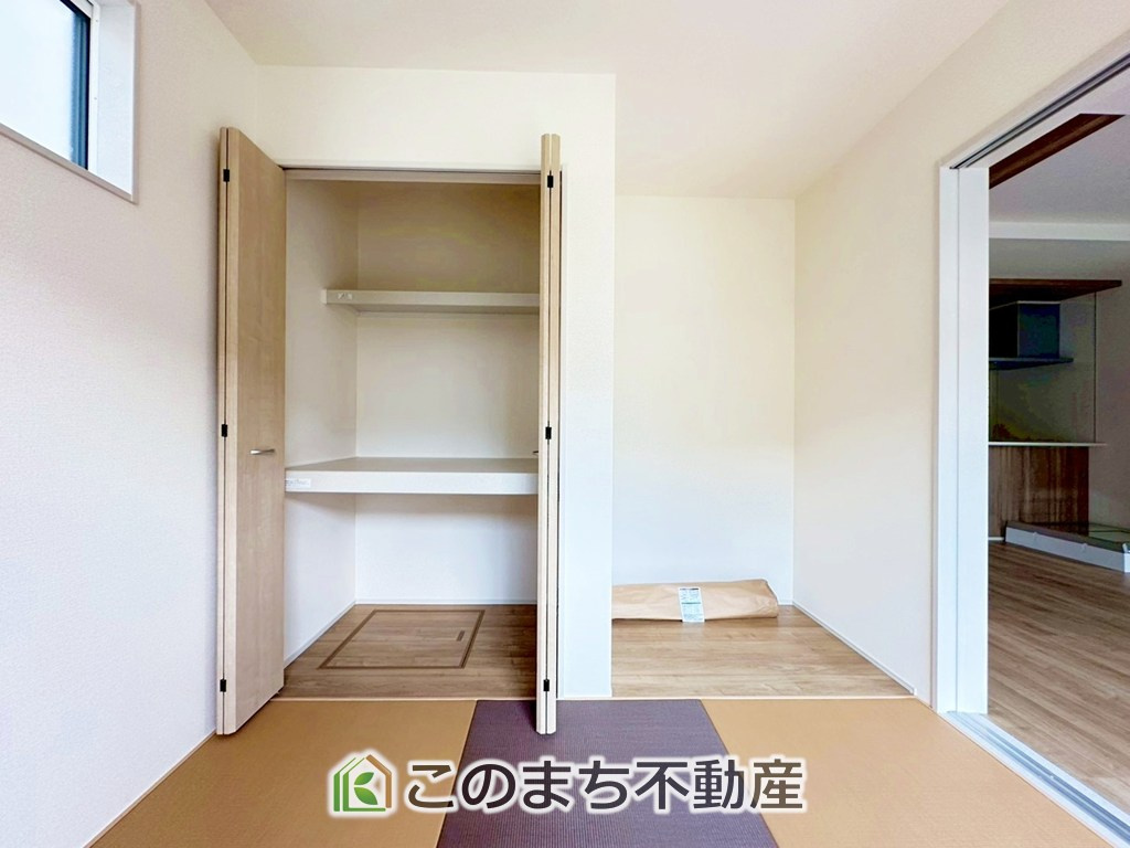 ブルーミングガーデン宇都宮市鶴田町5期の収納|和室の収納スペースは中棚が付いてますので、お布団をしまうのに最適です♪
