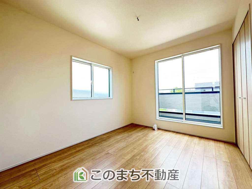 ブルーミングガーデン宇都宮市鶴田町5期の洋室|居室のサッシにはペアガラスを採用しております。高い断熱性による省エネと結露対策に有効です。
