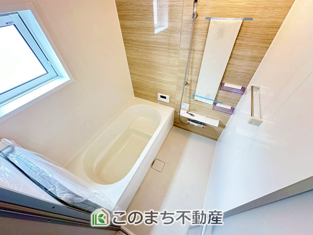 ブルーミングガーデン宇都宮市鶴田町5期の浴室|"ゆったり１坪バスには換気・乾燥・暖房機能付き！！
大人も足を伸ばせるゆったり浴槽！！
ご家族皆さんで入っても、一人でゆっくり入っても一日の疲れを癒してくれるお風呂です！！"

