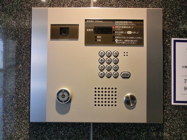 クレヴィアリグゼ日暮里のエントランス