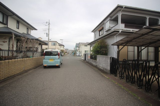 下野市緑3丁目の前面道路含む現地写真|北西側道路（2026年3月撮影）