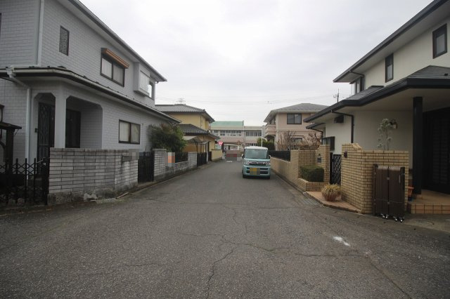 下野市緑3丁目の前面道路含む現地写真|北西側道路（2026年3月撮影）