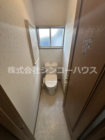 【トイレ】 | 加須市旗井　中古戸建 | トイレも1帖分の広さがあります。