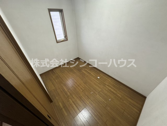 【収納】 | 加須市旗井　中古戸建 | 約3帖の納戸。季節のもの等大型の荷物も収納でき、室内も片付きます！