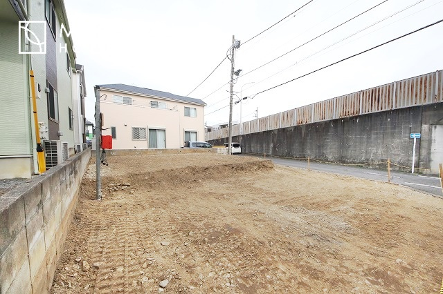 【前面道路含む現地写真】 | 日当たりの良いお家は嬉しいですよね。それぞれ価値観が分かれる箇所です、実際に内覧して日当たりの心地よさをご体感下さいね♪
