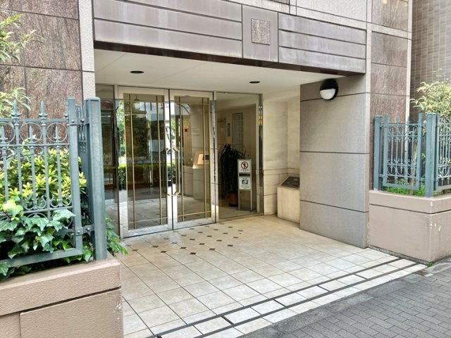 クリオ武蔵小金井駅前壱番館のエントランス