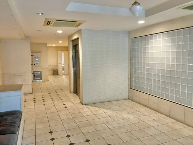 クリオ武蔵小金井駅前壱番館のロビー