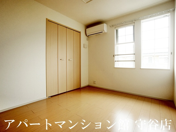 ヴェルジネの寝室|類似です