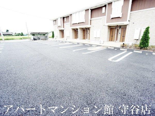 ヴェルジネの駐車場