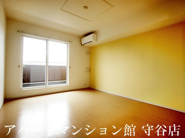 ヴェルジネの居間・リビング|類似です