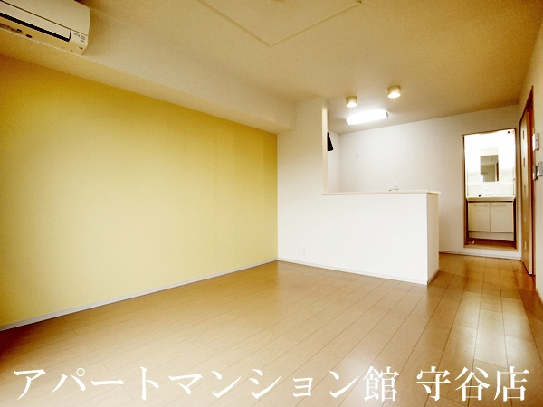 ヴェルジネの居間・リビング|類似です