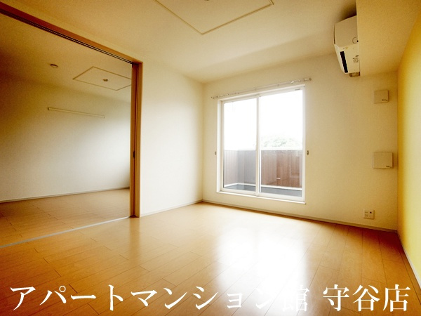 ヴェルジネの居間・リビング|類似です