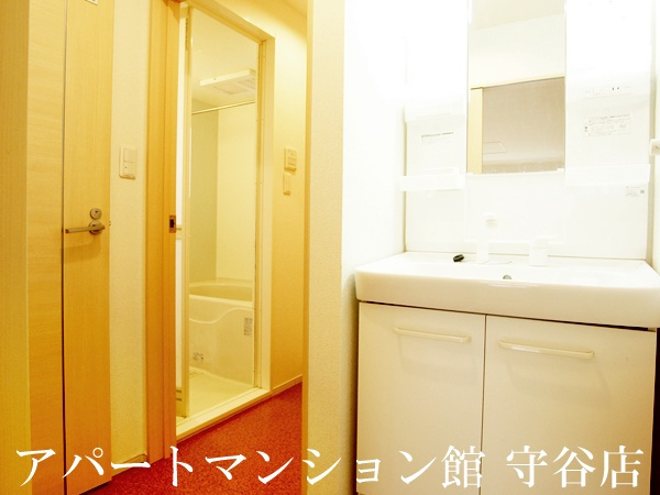 ヴェルジネの洗面所|類似です