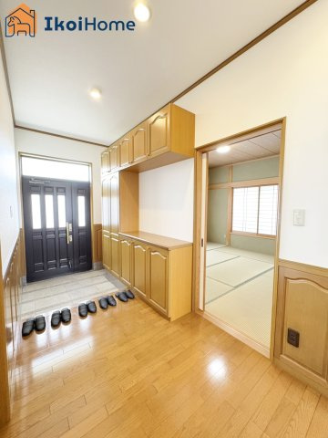 神戸市西区井吹台西町5丁目　中古戸建の玄関|【ホームページに現地動画掲載中】●年中無休：当日予約可●玄関にはコの字型シューズボックスを完備！