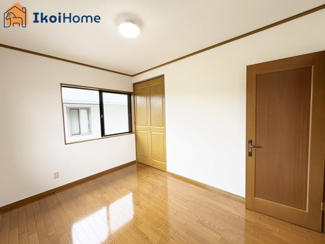 神戸市西区井吹台西町5丁目　中古戸建の子供部屋|【ホームページに現地動画掲載中】●年中無休：当日予約可●広々とした2階の洋室です。クローゼットも完備