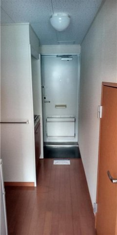 レオパレスミカドの玄関