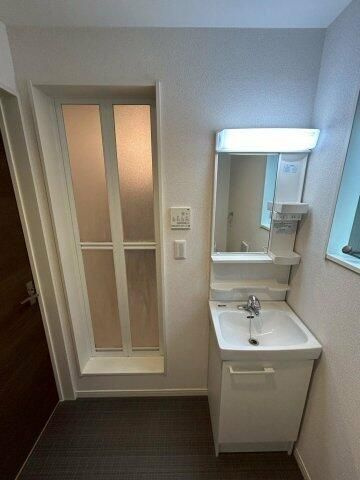 コンフォール駒込の独立洗面台