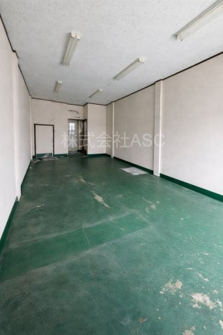 志紀町南1丁目貸店舗の洋室