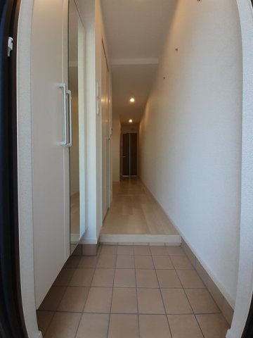 テェーニメント・フェイコムの玄関