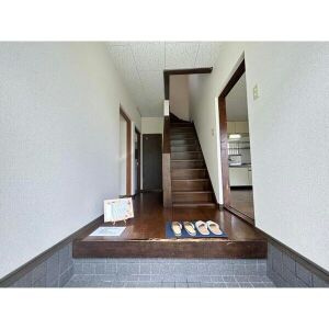 松山様扶桑町山那戸建の玄関