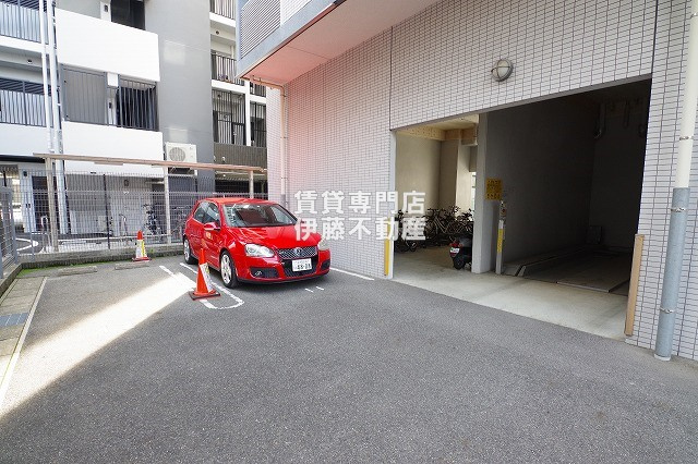 マリオン城西の駐車場