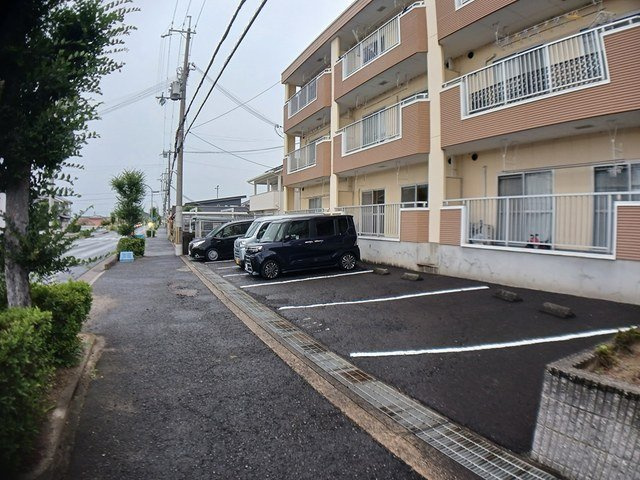 ライフ・イックスの駐車場