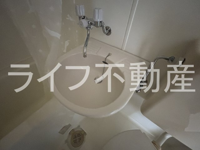 瓢箪山第6マンションの洗面所|明るい洗面所です