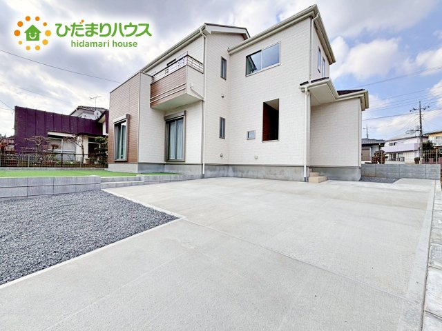 【駐車場】 | 小美玉市栗又四ケ2432番　新築戸建 | ゆったりとしたカースペースで、ファミリーカーや軽自動車もラクラク駐車出来ますね♪