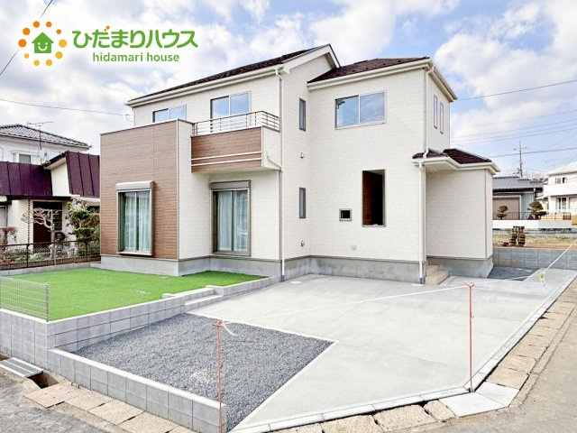 【外観】 | 小美玉市栗又四ケ2432番　新築戸建 | 明るい光が差し込む開放感あふれる住まいです。