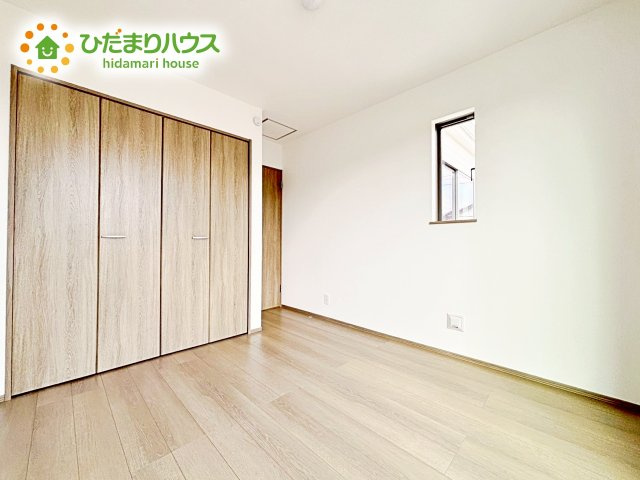 【洋室】 | 小美玉市栗又四ケ2432番　新築戸建 | 夏場に心地良いひんやり感はフローリングならでは☆彡