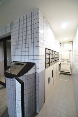 ライオンズマンション大宮大和田第2のその他共用部分|オートロックシステム付き。共用部は隅々まで清掃が行き届き、管理の質が資産価値を守る安心の住まい。帰宅するたびに安らぎを感じる空間です。