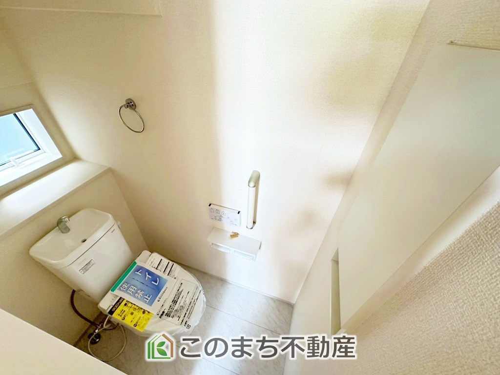 ブルーミングガーデン宇都宮市鶴田町5期のトイレ|小窓から換気ができて清潔なトイレスペース☆温水洗浄便座搭載です！
