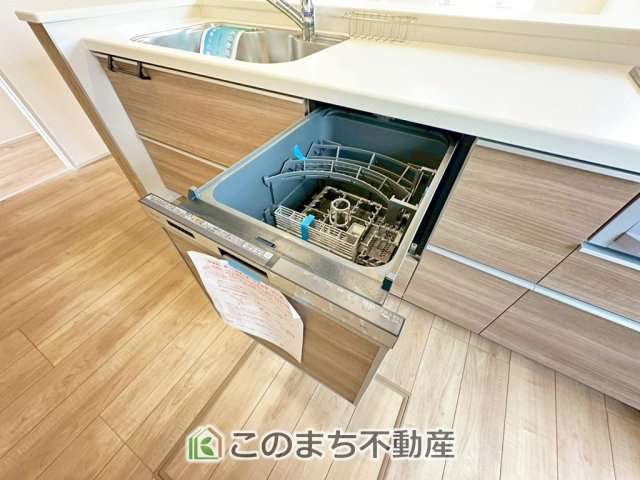 ブルーミングガーデン宇都宮市鶴田町5期の設備|あったらいいなの代表的な設備である食洗機。ビルトイン型で、おさまりもよく、使い勝手も良好です。料理をするのは好きだけど、後片付けは苦手な方に重宝します。洗う手間がないので、時間を有効に使えますね。
