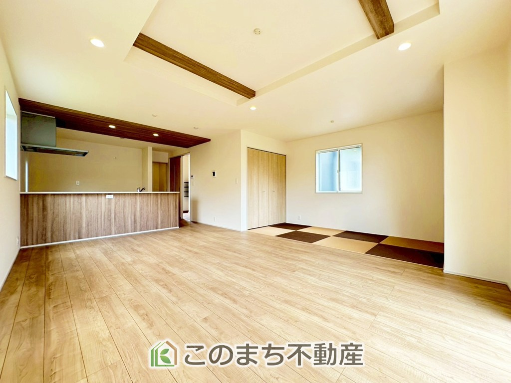 ブルーミングガーデン宇都宮市鶴田町5期の居間・リビング|オープンでのびやかな空間を生み出す、こだわりの広がりとゆとり。家族と過ごす時間を大切にしたい方にぴったりの明るくゆとりある住空間です。

