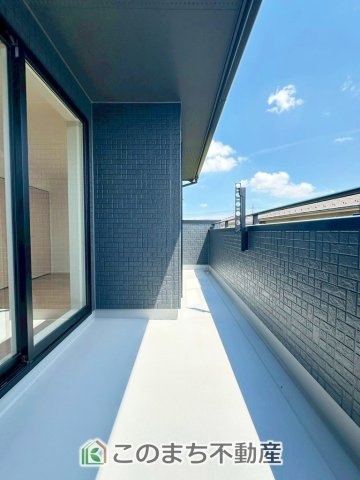 ブルーミングガーデン宇都宮市鶴田町5期のバルコニー|"南向きバルコニーがございます！
陽当りが確保されておりますので洗濯物も速乾です！"
