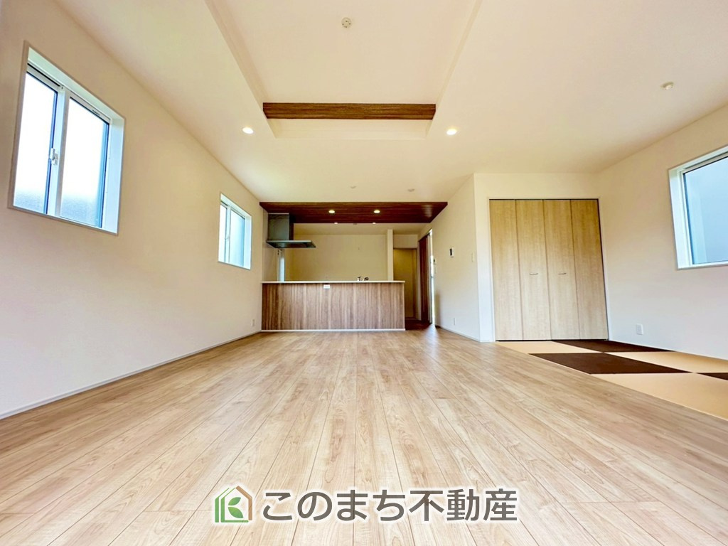 ブルーミングガーデン宇都宮市鶴田町5期の居間・リビング|オープンでのびやかな空間を生み出す、こだわりの広がりとゆとり。家族と過ごす時間を大切にしたい方にぴったりの明るくゆとりある住空間です。
