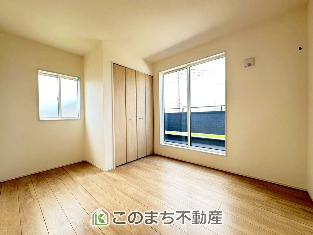ブルーミングガーデン宇都宮市鶴田町5期の洋室|居室のサッシにはペアガラスを採用しております。高い断熱性による省エネと結露対策に有効です。
