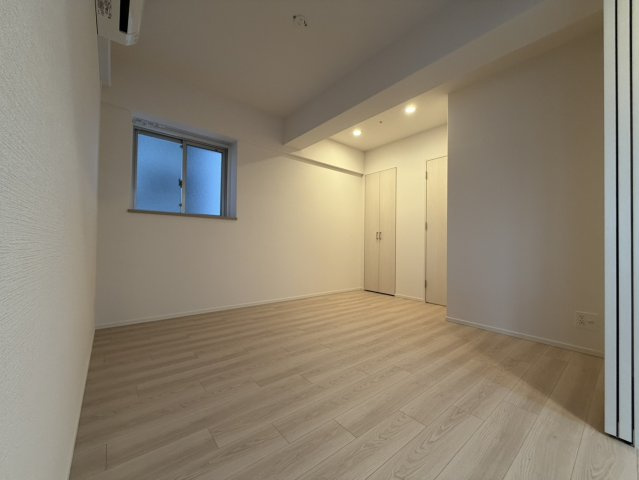 スプランディッド上本町WESTの洋室