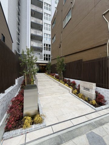 スプランディッド上本町WESTのエントランス