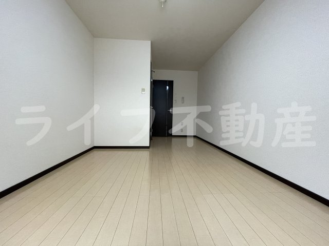 リバーサイド金岡七番館の居間・リビング|こちらのリビングで趣味の時間をお楽しみください