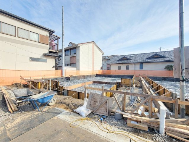 【ブルーミングガーデン】宇都宮市中戸祭１丁目の外観|〇只今建築中〇
本分譲地には、一つとして、同じ間取りはありません。
一棟一棟、区画の形状や特性に合わせてベストな間取りを設計しています。
今からチェックをお勧めします。
※2026年2月撮影