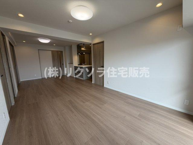 ルネ枚方の居間・リビング|LDK19.5帖
■物件内覧・資金計画相談・住宅ローン相談、リフォーム相談、お問合せ受付中■
※当日・翌日のご内覧、ご相談はお電話でのお問合せがスムーズです！