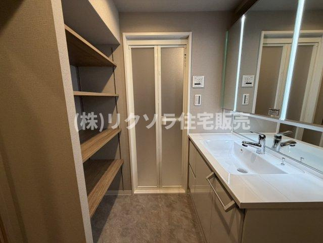 ルネ枚方の脱衣所|■物件内覧・資金計画相談・住宅ローン相談、リフォーム相談、お問合せ受付中■
※当日・翌日のご内覧、ご相談はお電話でのお問合せがスムーズです！