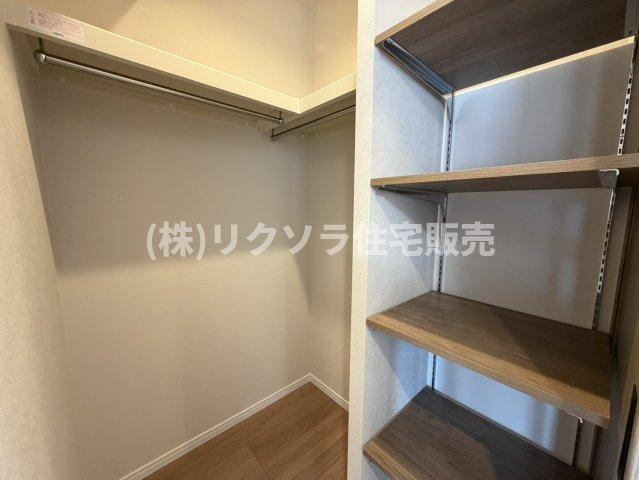 ルネ枚方の収納|大容量ウォークインクローゼット
■物件内覧・資金計画相談・住宅ローン相談、リフォーム相談、お問合せ受付中■
※当日・翌日のご内覧、ご相談はお電話でのお問合せがスムーズです！