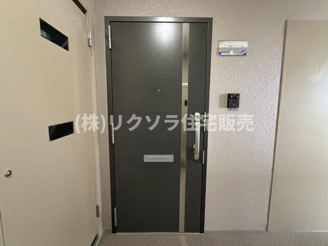 ルネ枚方の玄関|ツーシリンダー錠
■物件内覧・資金計画相談・住宅ローン相談、リフォーム相談、お問合せ受付中■
※当日・翌日のご内覧、ご相談はお電話でのお問合せがスムーズです！