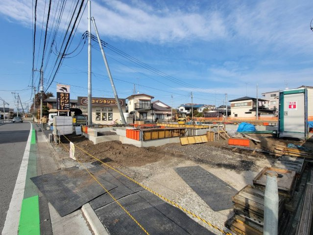 【ブルーミングガーデン】宇都宮市中戸祭１丁目の外観|〇分譲地〇
太陽光発電搭載！オール電化で環境にお財布に優しいお家です☆
戸祭小学校徒歩14分、スーパーかましん徒歩4分♪コンビニ、ドラックストアも徒歩圏内の暮らし便利な住環境♪
※2026年2月撮影