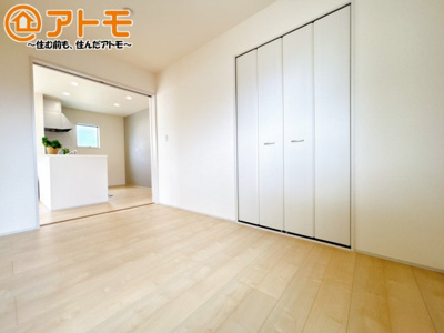 【子供部屋】 | 沼津市大塚3期　新築一戸建て　全1棟 | 収納豊富な洋室は使い勝手良好です！
