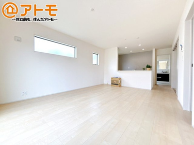 【居間・リビング】 | 沼津市大塚3期　新築一戸建て　全1棟 | 家族団らんのイメージは、リビングを思い浮かべませんか？リビングこそ広々とした空間が良いですね♪