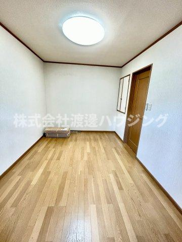 北条１丁目一戸建の洋室